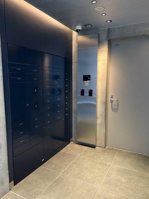 エントランス　落ち着いたエントランスです