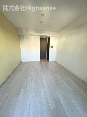 その他部屋・スペース　落ち着いた色調の寝室です