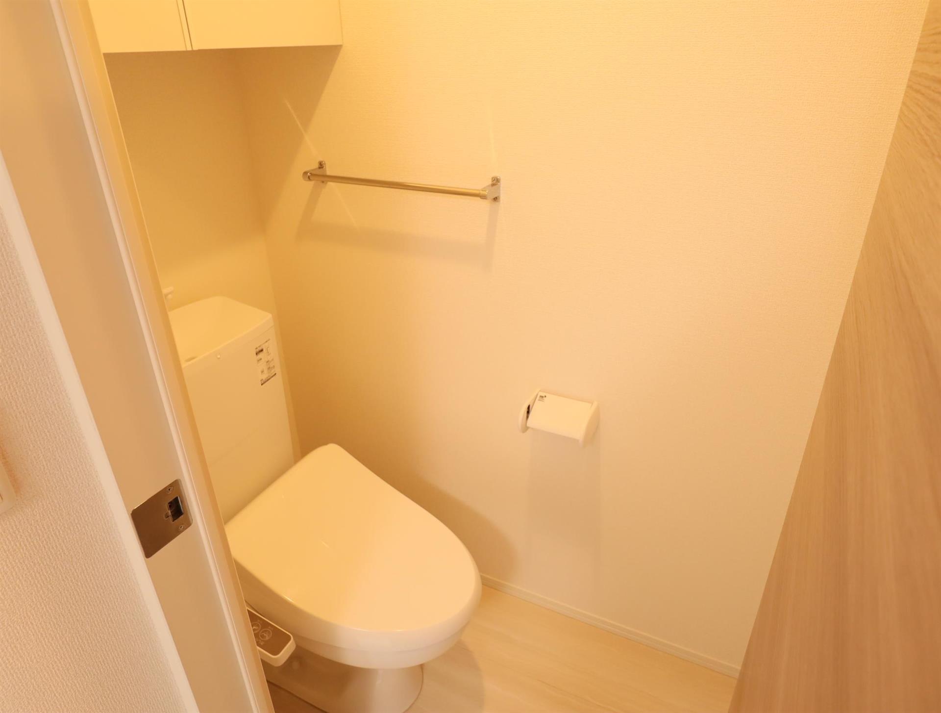 トイレ　温水洗浄暖房便座