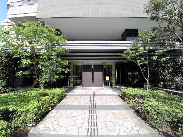 エントランス　【ザ・ライオンズ上野の森】