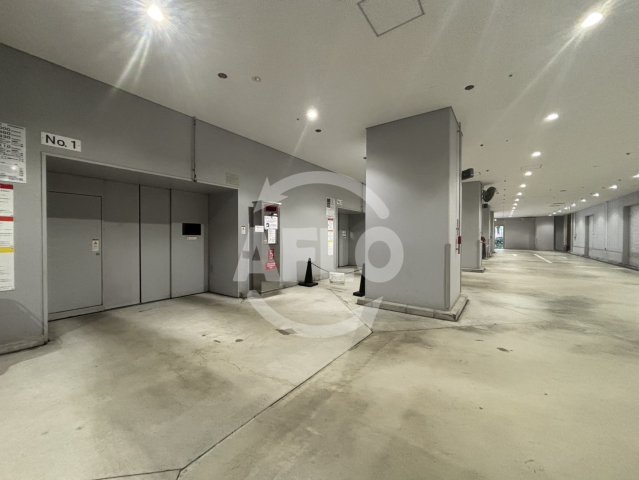 駐車場　大阪ひびきの街ザ・サンクタスタワー　駐車場