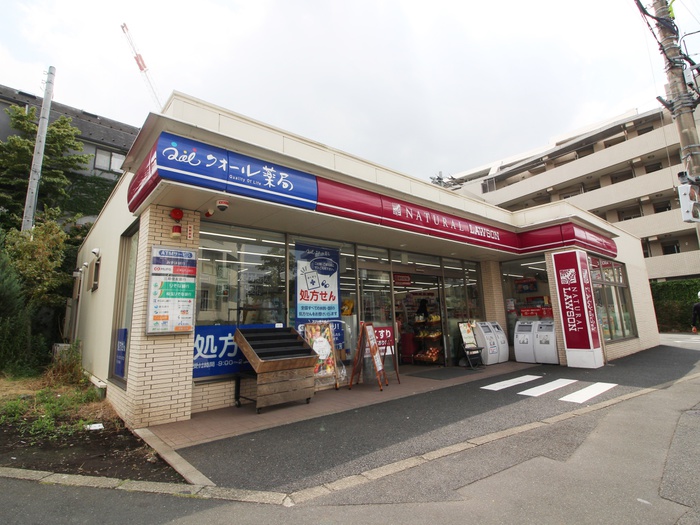 コンビニ　ナチュラルローソン 世田谷弦巻三丁目店（コンビニ）まで344m