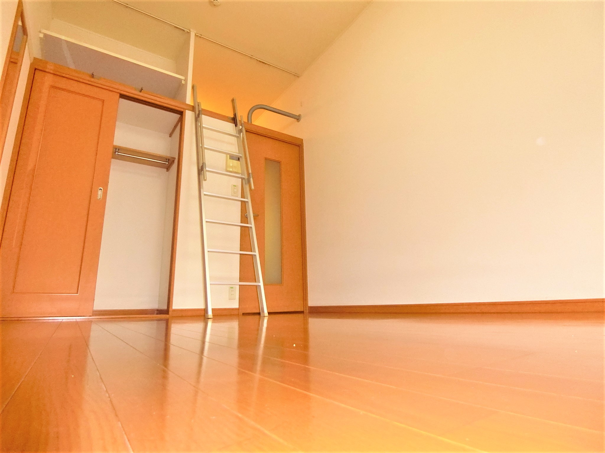 収納　上部にベッドスペース・クローゼット・照明を完備です☆