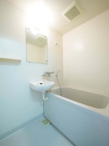 バス・シャワールーム　※写真は別の部屋のものです。