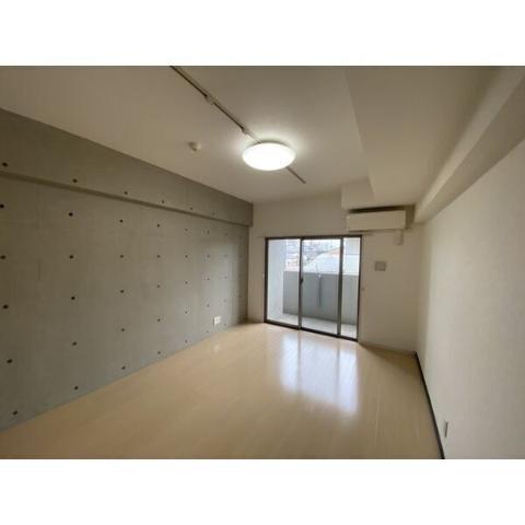 居室・リビング　室内