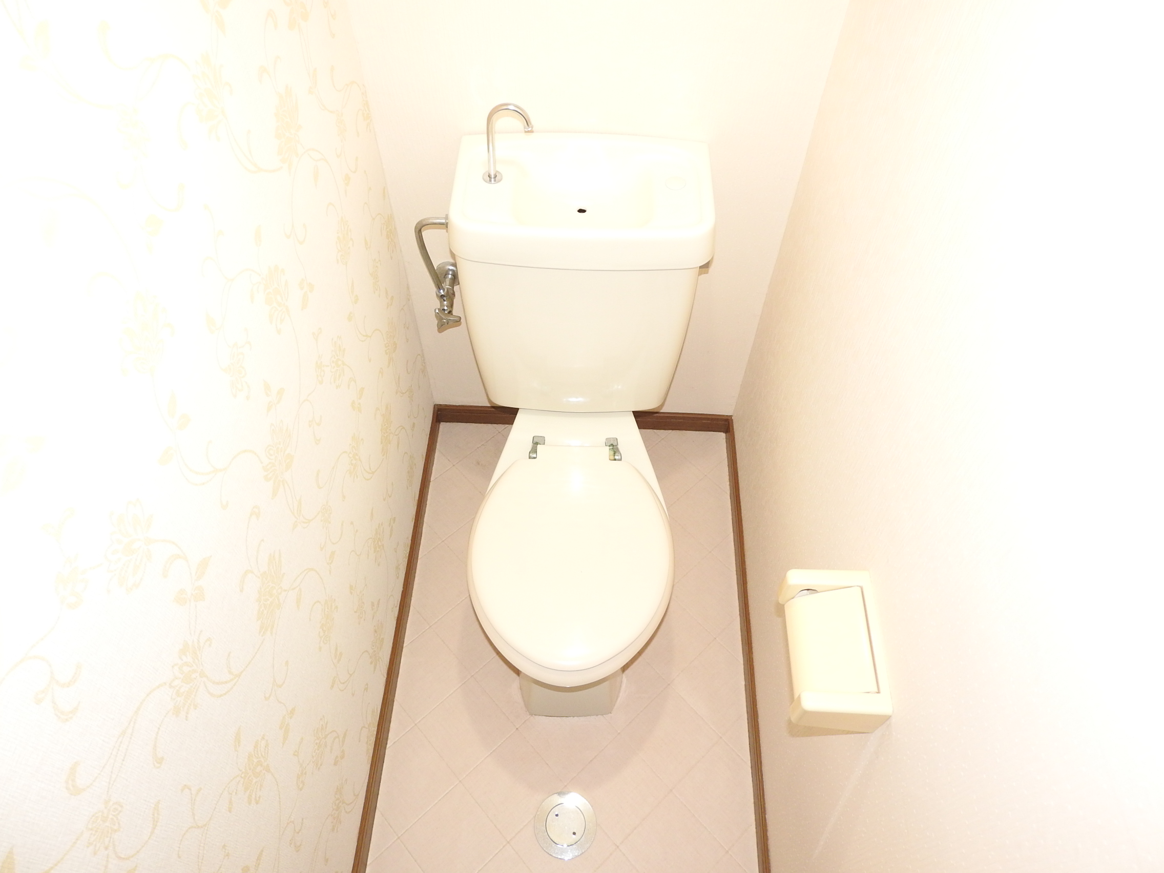 トイレ　※別号室のお写真になります