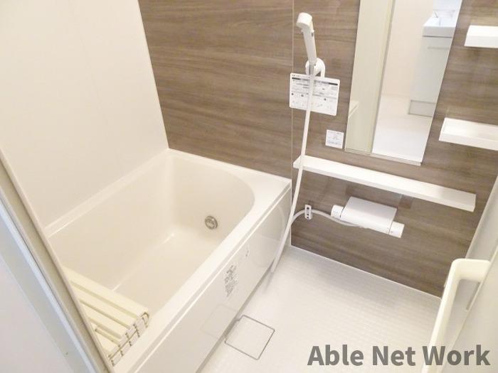 バス・シャワールーム　追い炊き機能、浴室乾燥機付き