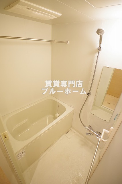 バス・シャワールーム　浴室乾燥機付きで雨の日の洗濯に困らない！