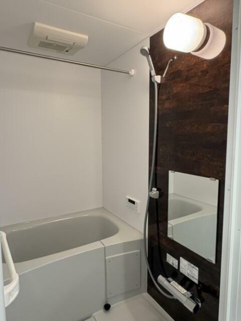 バス・シャワールーム　１日の疲れをバスルームでゆっくりと…。