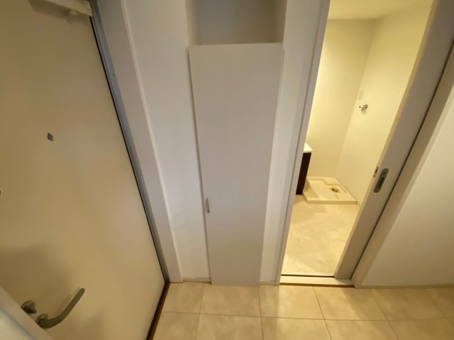 玄関　アパートメントK