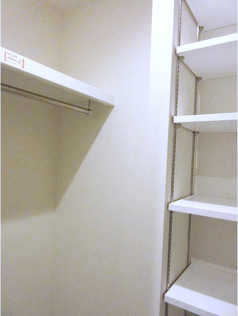 玄関　収納豊富なシューズボックスです♪