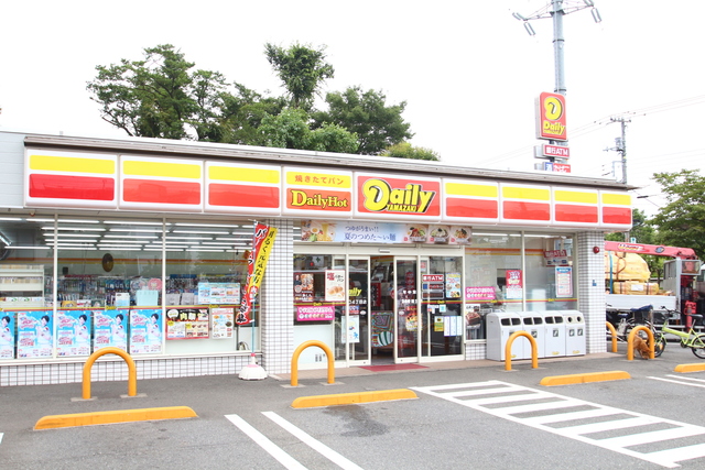 コンビニ　デイリーヤマザキ三鷹井口4丁目店（コンビニ）まで243m