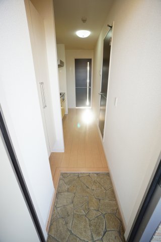 玄関　※同物件・同タイプの写真です。