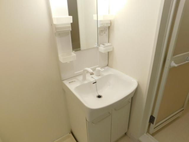 洗面設備　独立洗面台シャンプードレッサーつきです