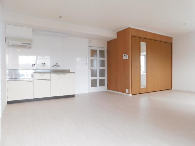 居室・リビング　リビングドーンと広いです