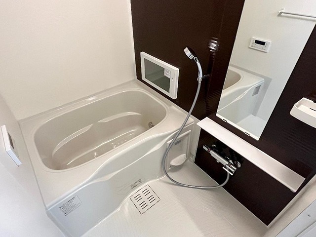 バス・シャワールーム　浴室乾燥機付きです♪