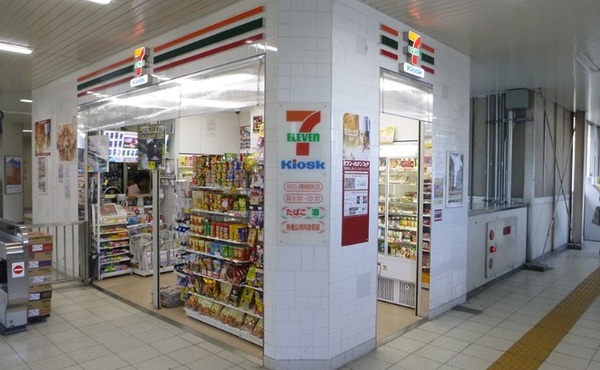 コンビニ　セブンイレブン野洲駅北口店（コンビニ）まで115m