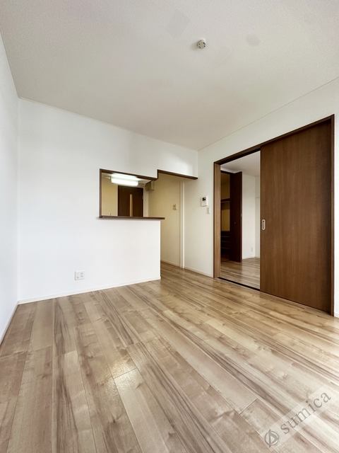 居室・リビング　洗練された室内・対面式キッチンです♪♪