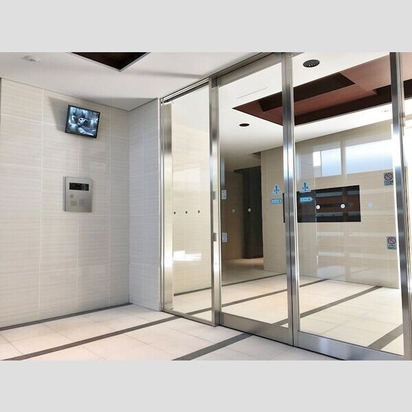 エントランス　清潔なエントランスです