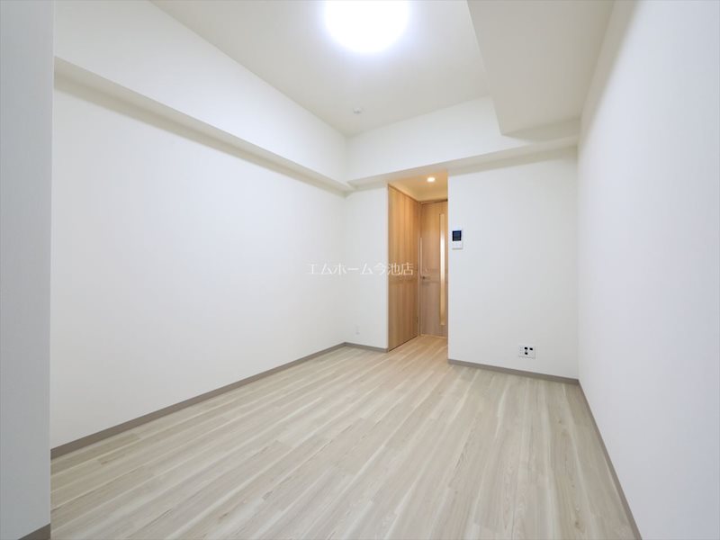 居室・リビング　洋室8.6帖　クローゼット（収納充実してます）