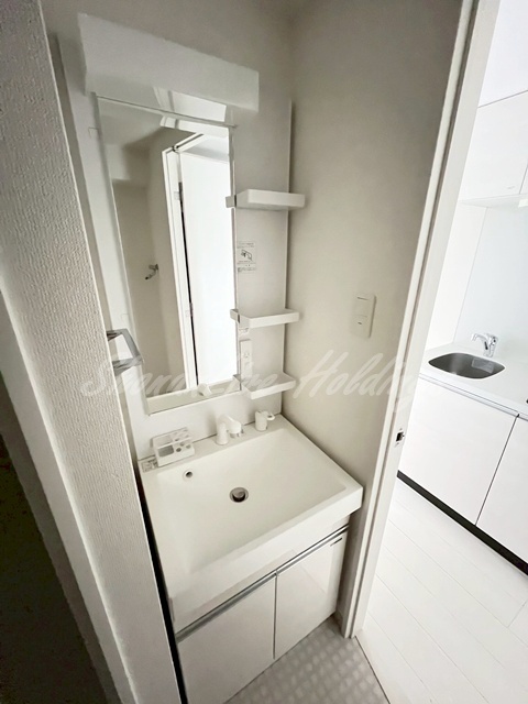 洗面設備　収納付き独立洗面台♪