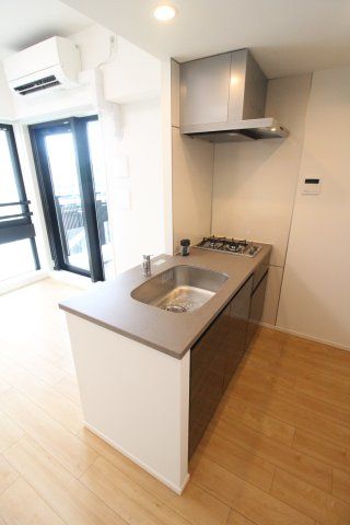 キッチン　（別タイプ参考写真）コンフォリア板橋区役所前　板橋区仲宿