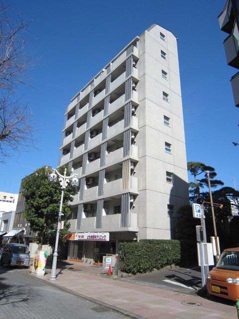 建物外観　9階建てのマンションです