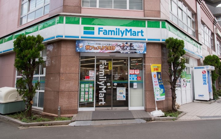 コンビニ　ファミリーマート 潮見駅南店（コンビニ）まで1m