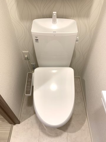 トイレ　温水洗浄暖房便座