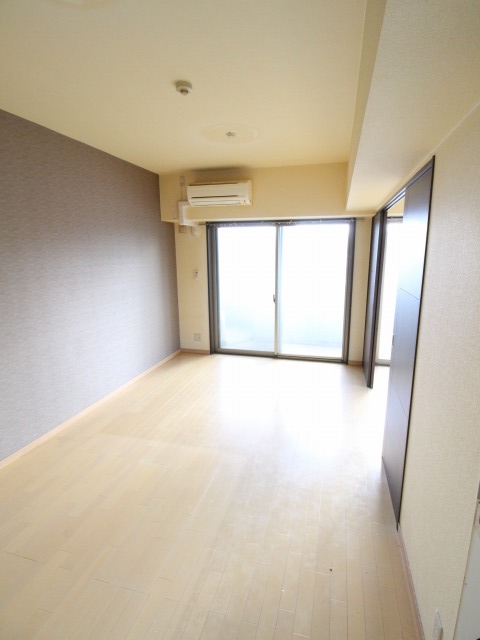 居室・リビング　※同建物の別号室です。ご参照下さい。