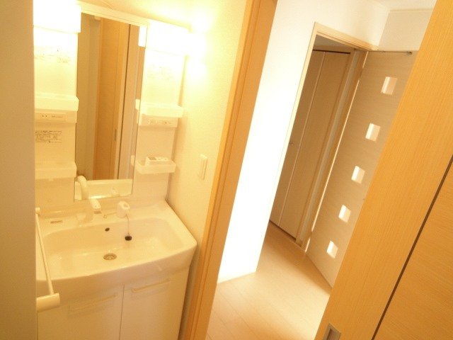 洗面設備　コンパクトで使いやすい洗面所