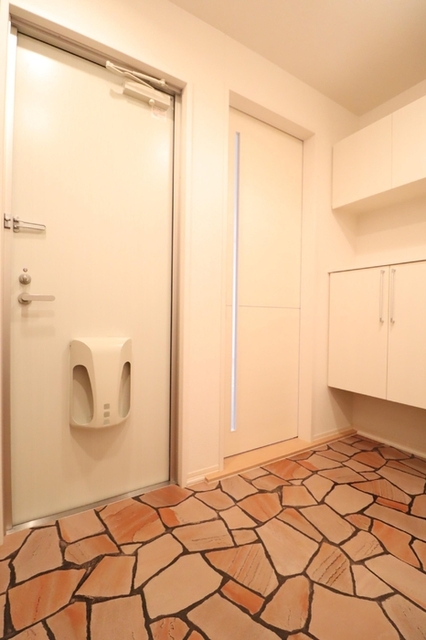 玄関　シューズボックス（吊戸タイプ）