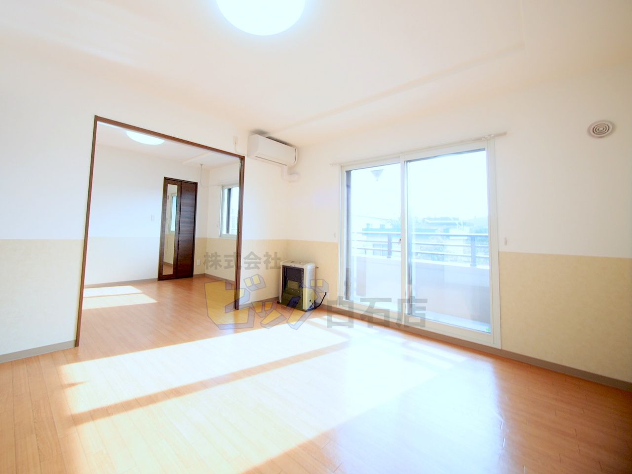 居室・リビング　南西向きで陽当たり良好です♪