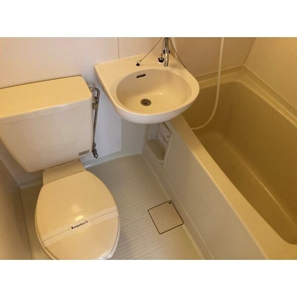 バス・シャワールーム　シンプルで機能的なユニットバスです♪