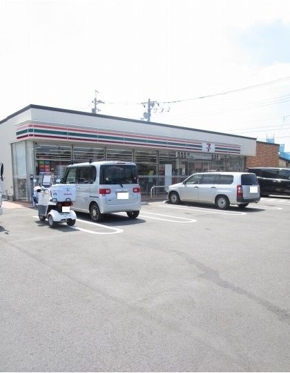 コンビニ　セブンイレブン（コンビニ）まで220m