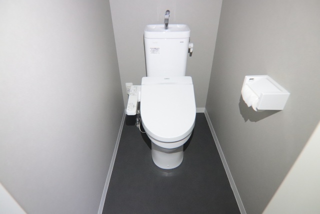 トイレ　※別室の参考写真の為、現況優先です。