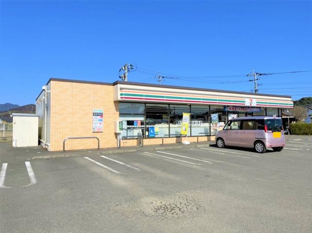 コンビニ　セブンイレブン（コンビニ）まで620m