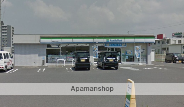 コンビニ　ファミリーマート（コンビニ）まで318m