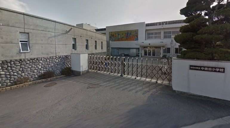 小学校　紀の川市立中貴志小学校（小学校）まで863m