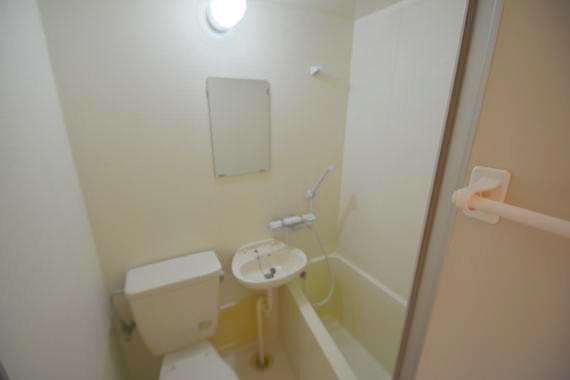 洗面設備　コンパクト洗面台です。使いやすいですよ。