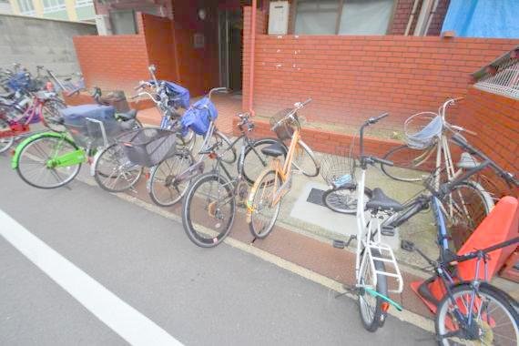 駐車場　あなたの大事な自転車も安心してとめることができますね。