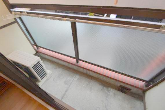 バルコニー　単身さんにちょうどいいサイズのバルコニー。