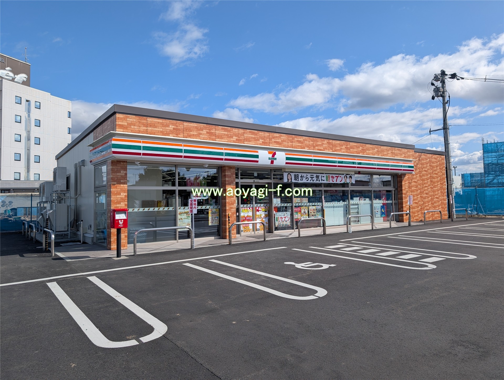 コンビニ　セブンイレブン東根神町西5丁目店（コンビニ）まで300m
