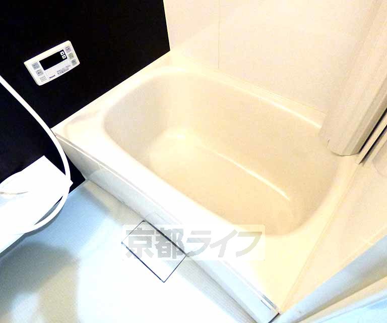 バス・シャワールーム　とても大きな浴槽です