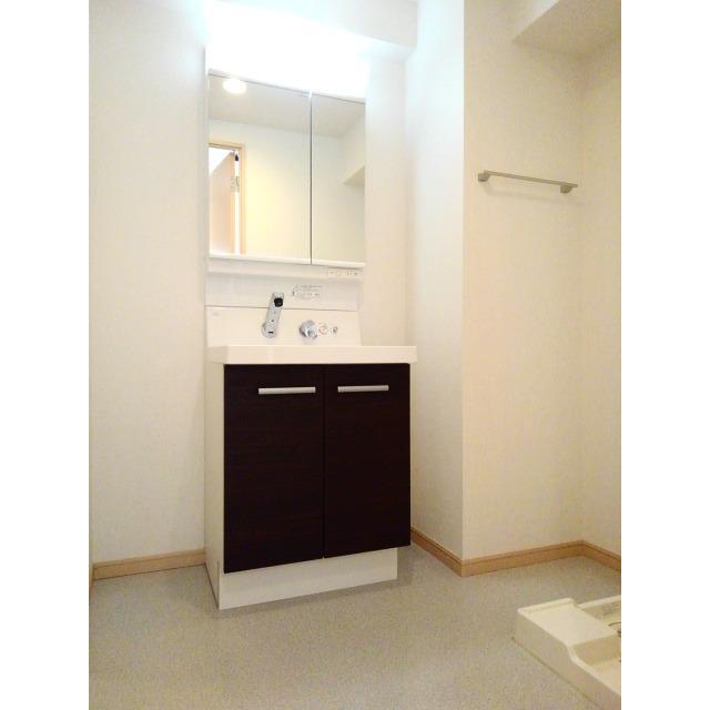 洗面設備　シャワー付洗面化粧台