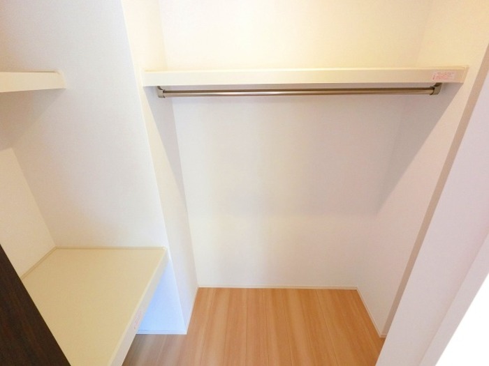 収納　ウォークインクローゼット内部