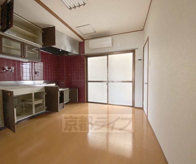 居室・リビング　落ち着いた雰囲気のお部屋です