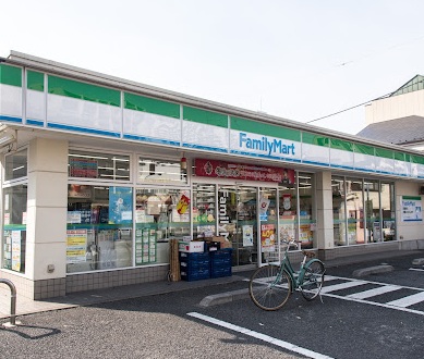 コンビニ　ファミリーマート 東京成徳学園前店（コンビニ）まで561m