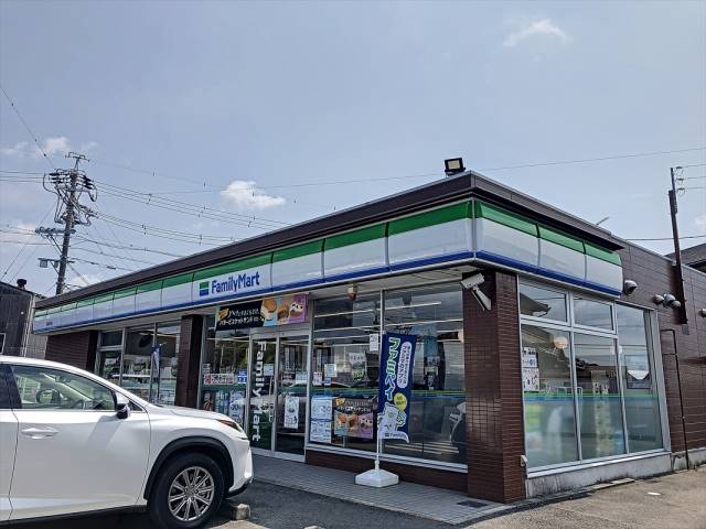 コンビニ　ファミリーマート（コンビニ）まで234m