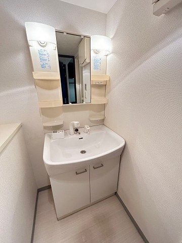 洗面設備　スペースが確保できる洗面所です